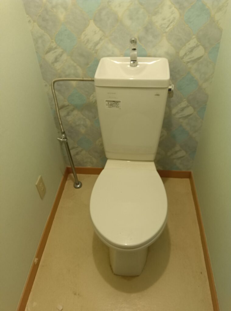 トイレ・トイレ換気扇・照明・レンジフード・洗面化粧台・流し台(キッチン) 福生市 集合住宅A before