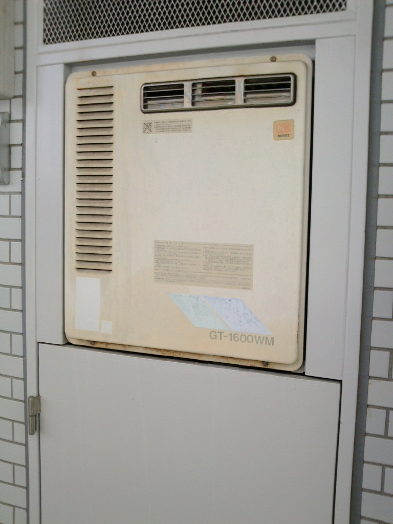 ふろ給湯器 八王子市 K様邸 before
