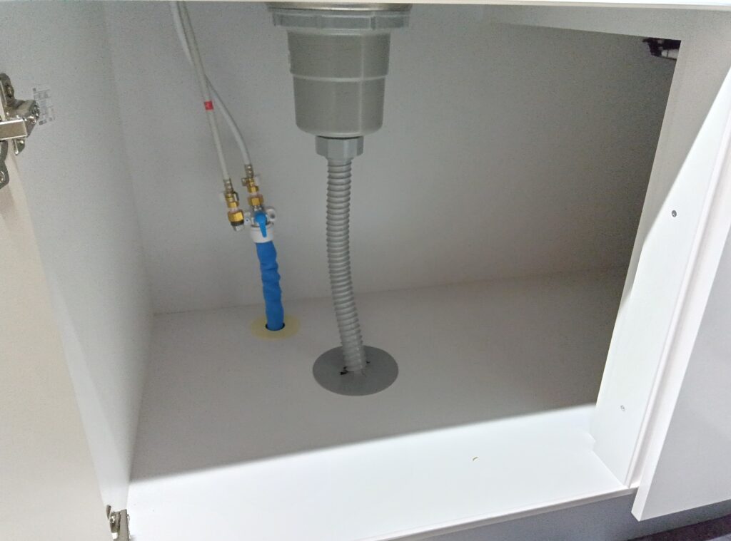 電気温水器 瑞穂町 M事務所 before